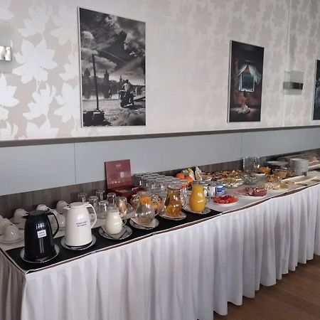 Hotel Monde อูแฮร์สกีโบรด ภายนอก รูปภาพ