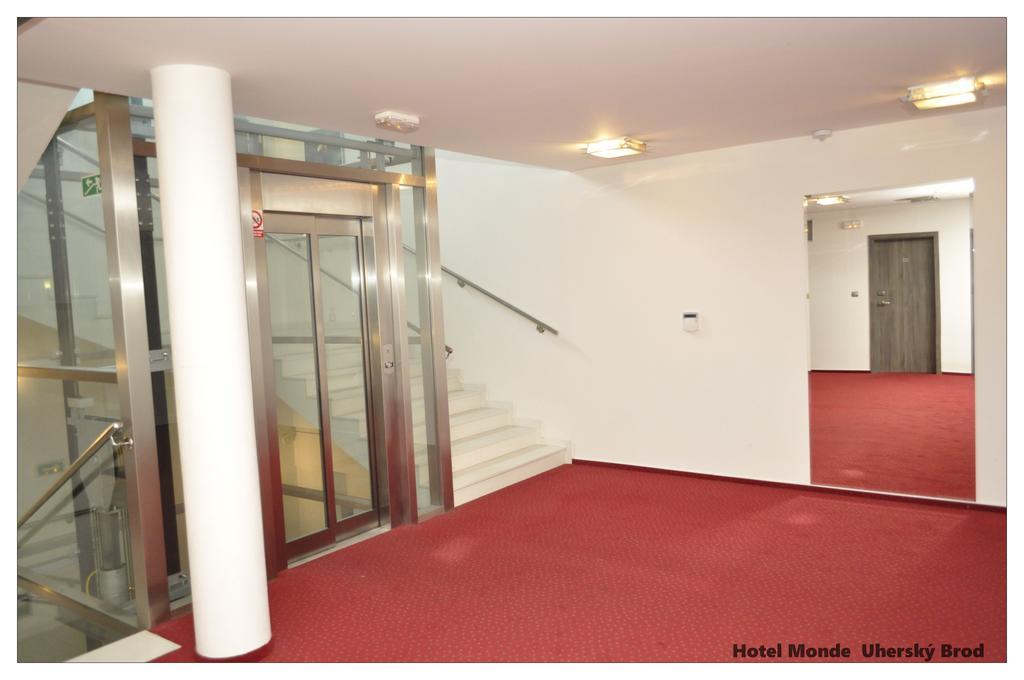 Hotel Monde อูแฮร์สกีโบรด ภายนอก รูปภาพ