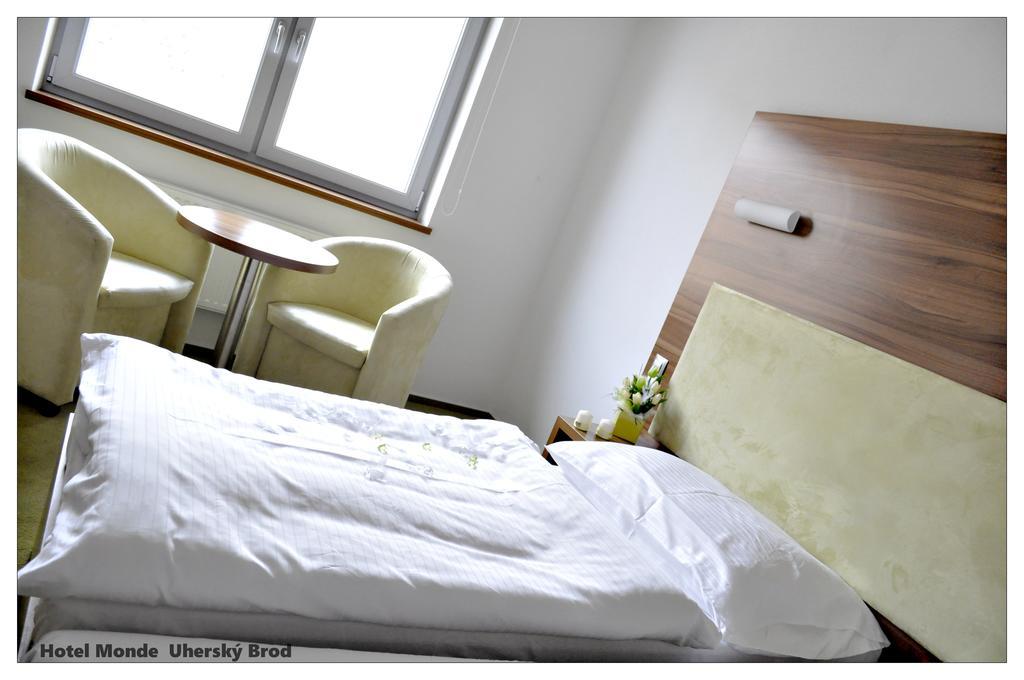 Hotel Monde อูแฮร์สกีโบรด ภายนอก รูปภาพ