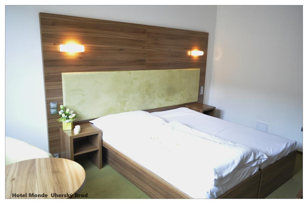 Hotel Monde อูแฮร์สกีโบรด ภายนอก รูปภาพ