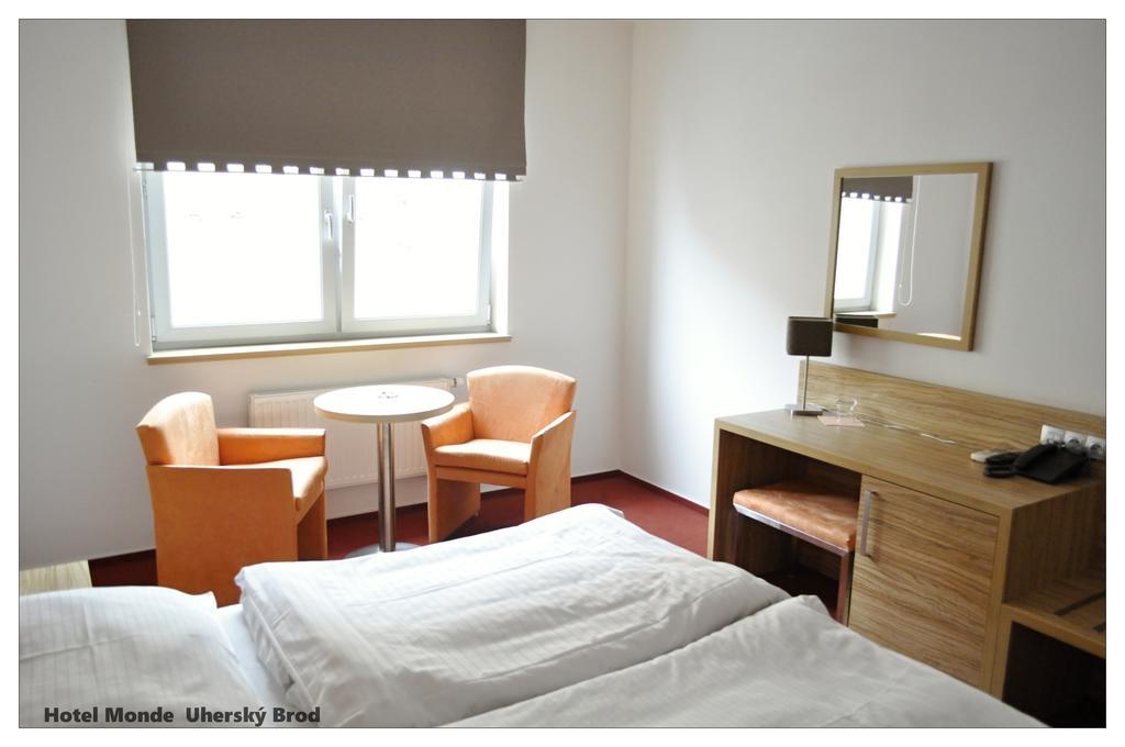 Hotel Monde อูแฮร์สกีโบรด ภายนอก รูปภาพ