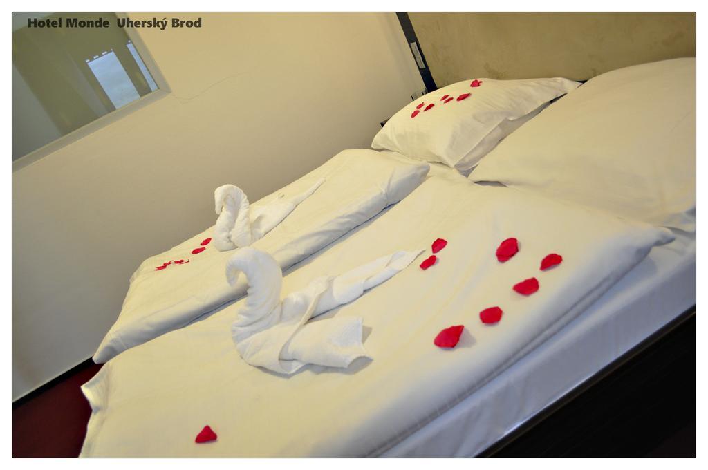 Hotel Monde อูแฮร์สกีโบรด ภายนอก รูปภาพ
