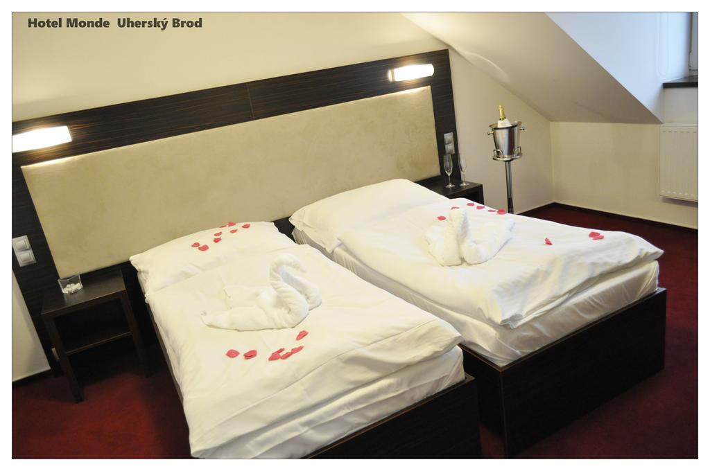 Hotel Monde อูแฮร์สกีโบรด ภายนอก รูปภาพ