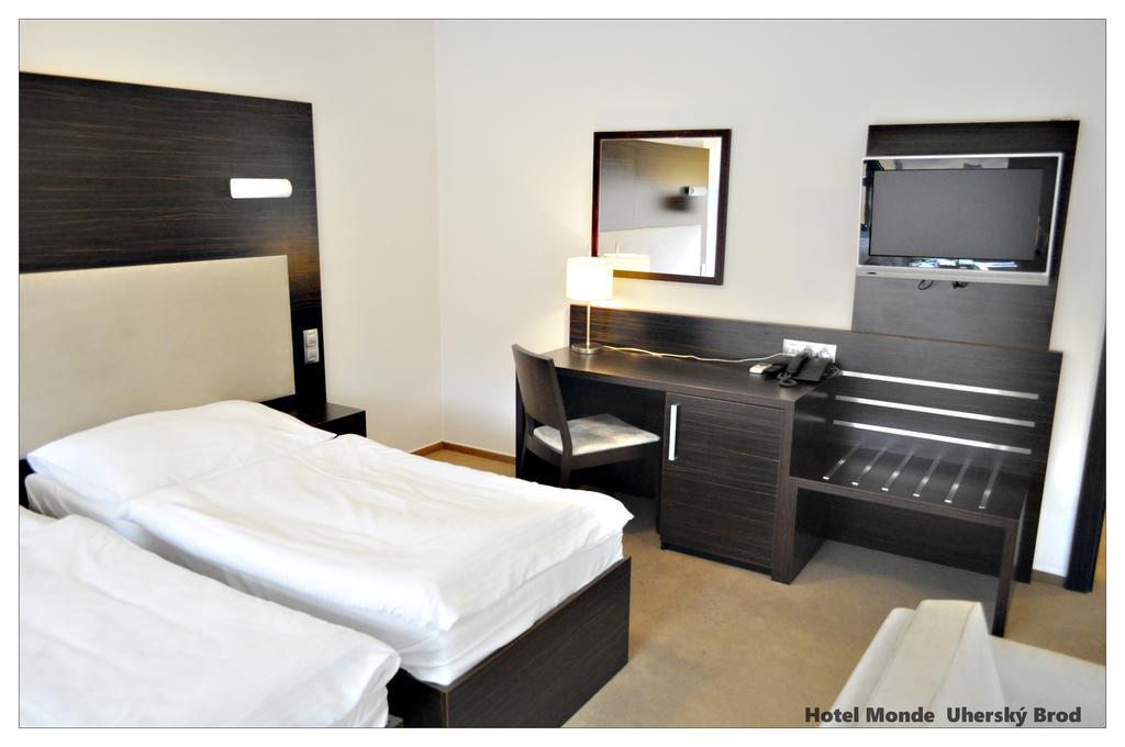 Hotel Monde อูแฮร์สกีโบรด ภายนอก รูปภาพ