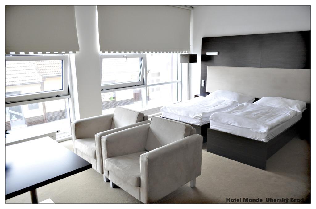 Hotel Monde อูแฮร์สกีโบรด ภายนอก รูปภาพ