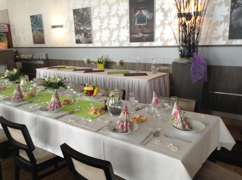 Hotel Monde อูแฮร์สกีโบรด ภายนอก รูปภาพ